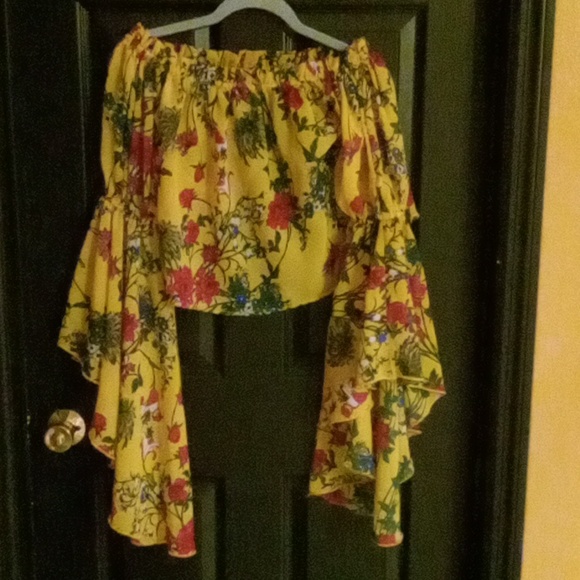 Size small yellow floral crop top - Picture 4 of 5
